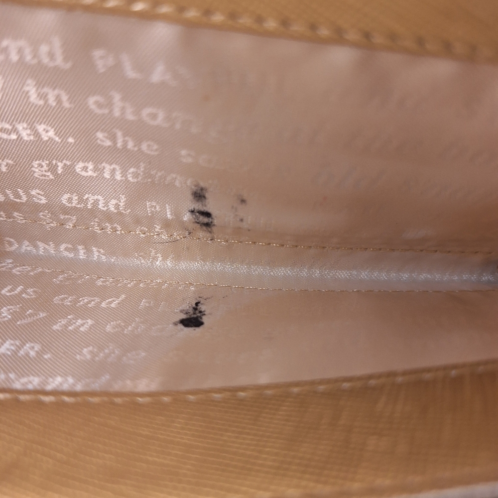 Kate Spade Gold Wallet. - Picture 3 of 9
